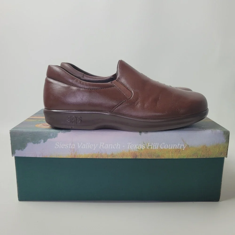 SAS Viva Teak Brown Leather Slip On Comfort Loafers Womens 7 M Made in USA